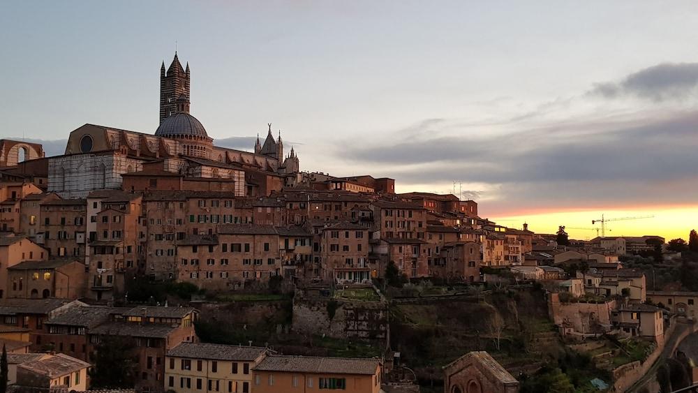 Residenza D'Epoca Campo Regio Relais Bed & Breakfast Siena Luaran gambar