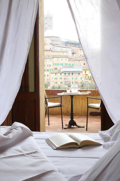 Residenza D'Epoca Campo Regio Relais Bed & Breakfast Siena Luaran gambar